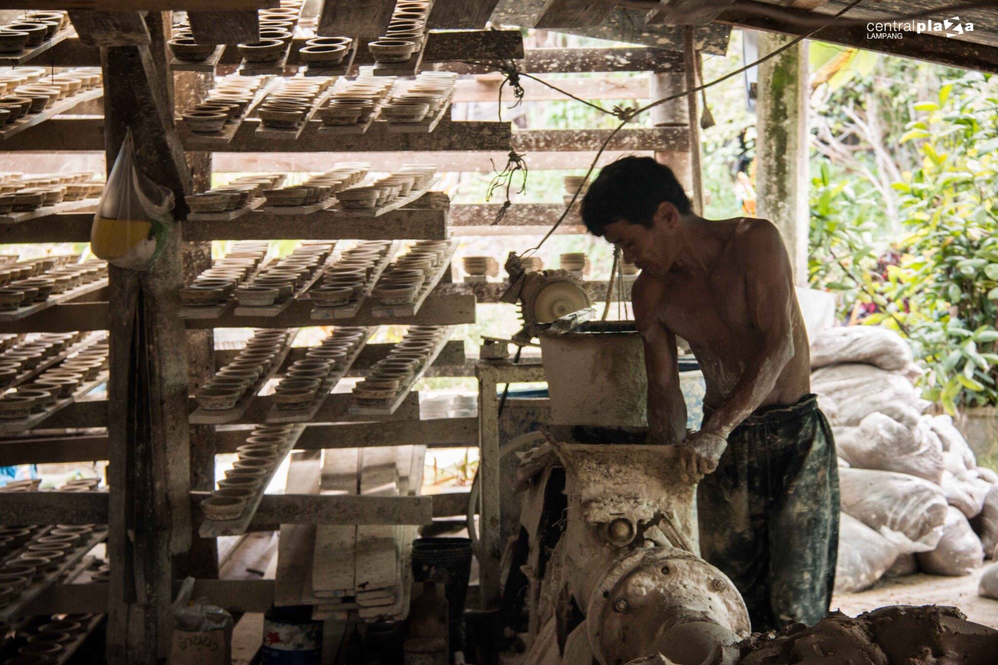 ดินขาวทำเซรามิค แก้วเซรามิคคุณภาพดีมากจากดินขาวลำปาง (Kaolin Lampang) “ดินขาวลำปาง” เป็นดินขาวที่มีคุณภาพดีอันดับต้นๆ ของประเทศไทย